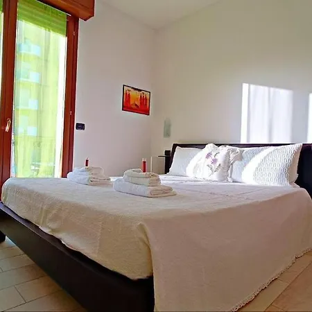 4min Walk To The Beach, Free Parking, Air Conditioning E Patio アパート *