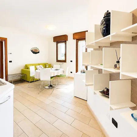 4min Walk To The Beach, Free Parking, Air Conditioning E Patio リミニ