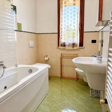4min Walk To The Beach, Free Parking, Air Conditioning E Patio アパート *