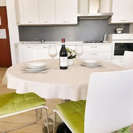 4min Walk To The Beach, Free Parking, Air Conditioning E Patio
