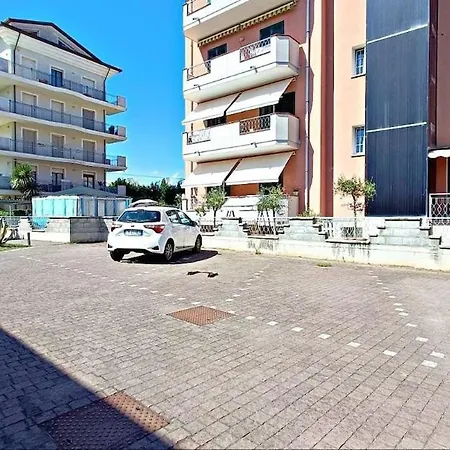 アパート 4min Walk To The Beach, Free Parking, Air Conditioning E Patio リミニ